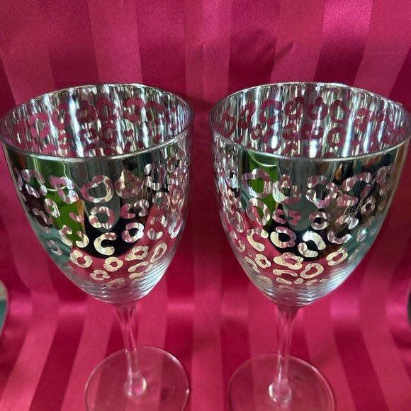 Chic Silver Leopard Wine Glasses - Picture 3 of 3